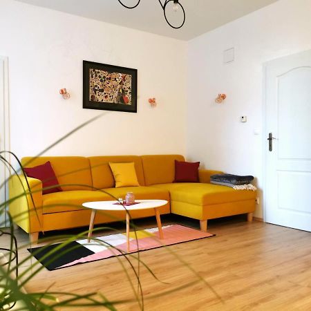 Cozyhome The Castle Apartment - Spacious, Quiet, High Ceiling Μπρατισλάβα Εξωτερικό φωτογραφία