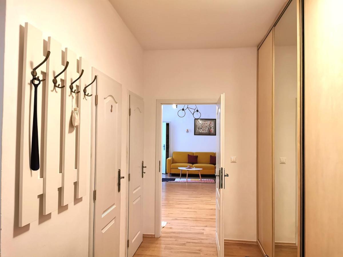Cozyhome The Castle Apartment - Spacious, Quiet, High Ceiling Μπρατισλάβα Εξωτερικό φωτογραφία